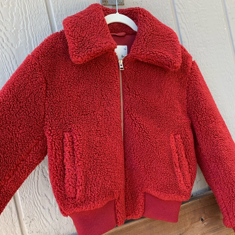 Wilfred Free red plush oversized full zip teddy sherpa jacket semi cropped - Picture 14 of 16
